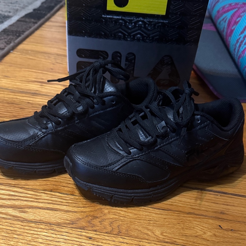 Fila Women’s Black Slip Resistant Work Sneakers Women Size 7